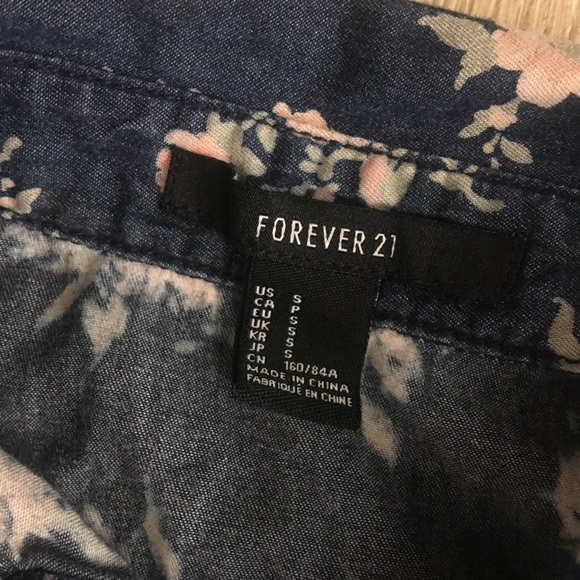 🟡 3/$12 🟡 Floral Denim Top - Picture 3 of 3